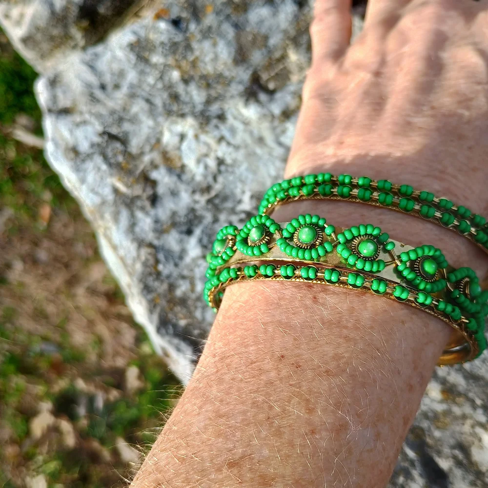 Traditional green Indian churi bangle set, South Asian jewelry, Bollywood style